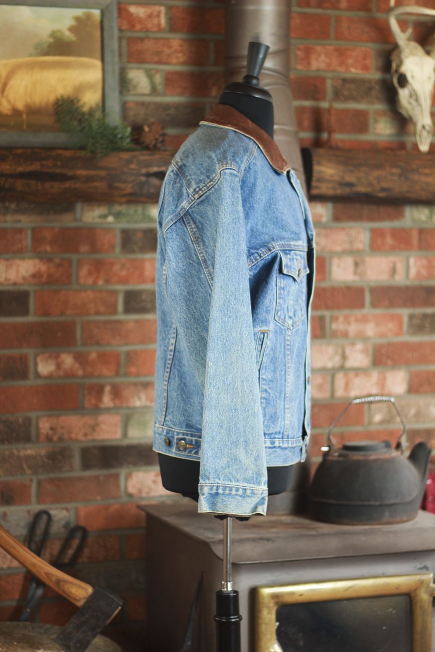 "Classic 90's Marlboro Country Denim Jacket with Leather Collar (Size M)"